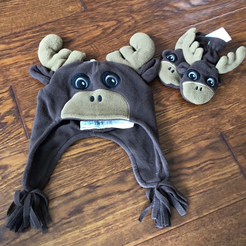 The Children’s Place Adorable Moose Hat/Mittens